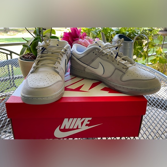 Pure platinum Nike Dunks - Picture 2 of 2